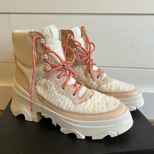 Sorel Women’s Brex Boot Cozy Lace size 9.5 in Nova Sand/Sea Salt